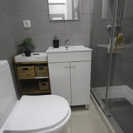 Antique M1 R1 - Amazing Double With Shared Bathroom In Marques Pombal 3* Lissabon