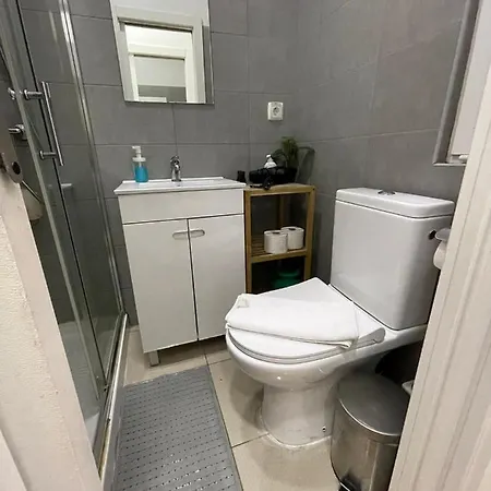 Casa de hóspedes Antique M1 R1 - Amazing Double With Shared Bathroom In Marques Pombal *