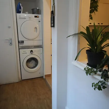 Antique M1 R1 - Amazing Double With Shared Bathroom In Marques Pombal Гостевой дом