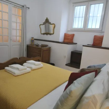 Antique M1 R1 - Amazing Double With Shared Bathroom In Marques Pombal