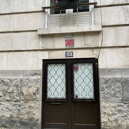 Antique M1 R1 - Amazing Double With Shared Bathroom In Marques Pombal 3*